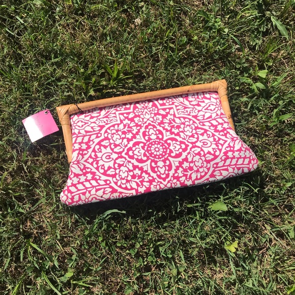 NWT clutch🌺 - Picture 1 of 4